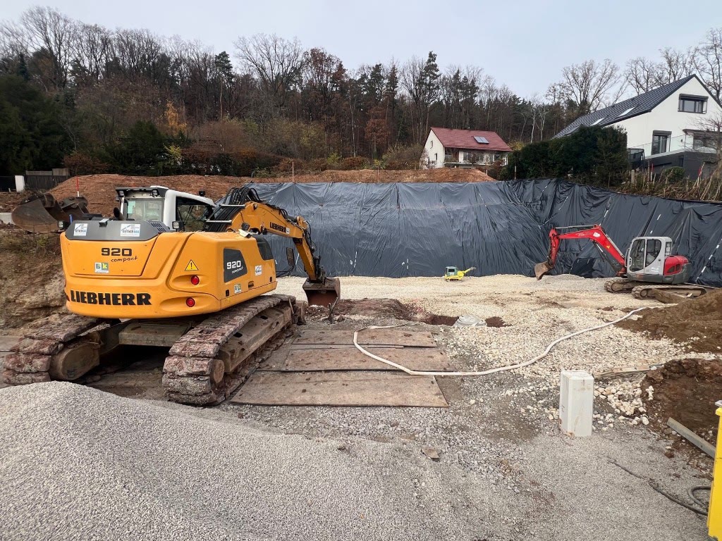 Erschließung mit Baggern und Leitungsgraben am Bierweg 8, November 2025